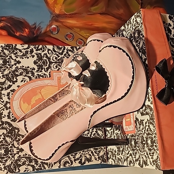 Bordello Teeze 11 - Picture 1 of 7